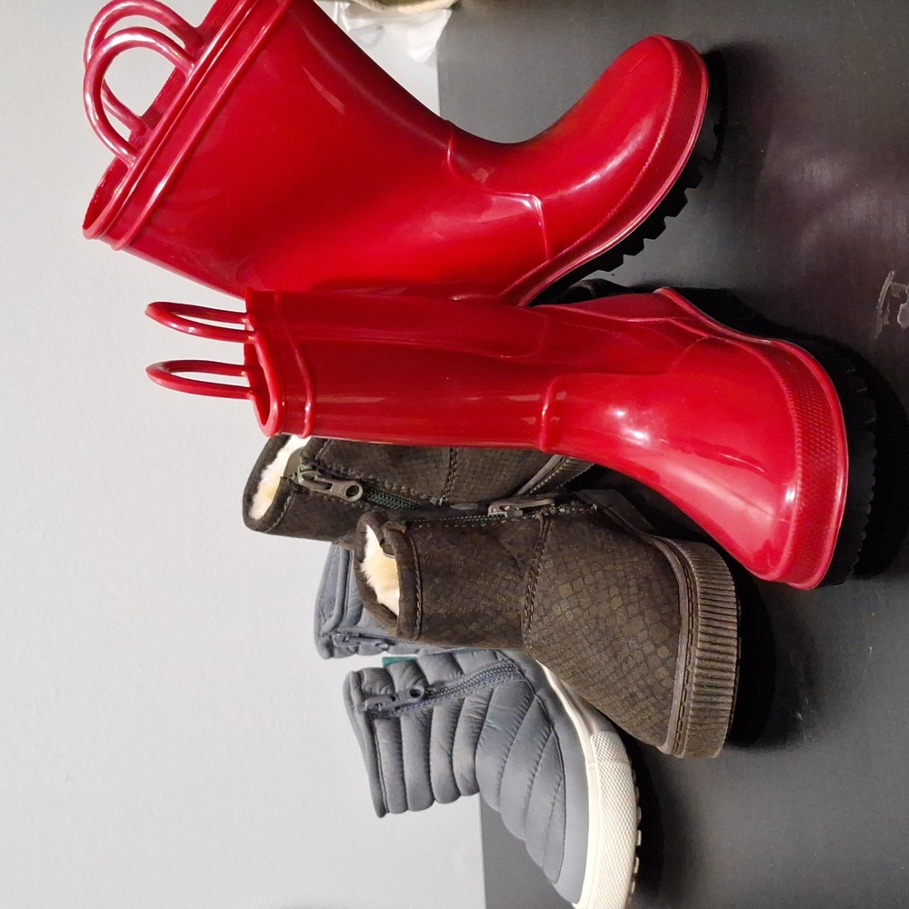 3 pairs boots size 7t